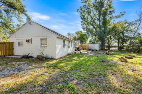 Commercial property in Tampa, Florida 4 bedrooms, 153.85 sq.m. № 2116877 - photo 1