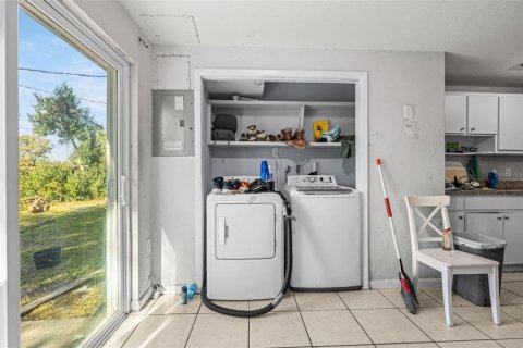 Commercial property in Tampa, Florida 4 bedrooms, 153.85 sq.m. № 2116877 - photo 13