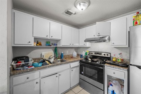 Commercial property in Tampa, Florida 4 bedrooms, 153.85 sq.m. № 2116877 - photo 12