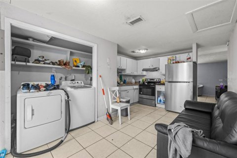 Commercial property in Tampa, Florida 4 bedrooms, 153.85 sq.m. № 2116877 - photo 10