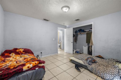 Commercial property in Tampa, Florida 4 bedrooms, 153.85 sq.m. № 2116877 - photo 20
