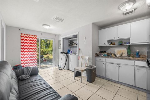 Commercial property in Tampa, Florida 4 bedrooms, 153.85 sq.m. № 2116877 - photo 9