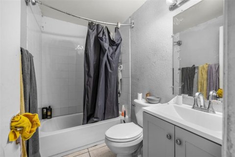 Commercial property in Tampa, Florida 4 bedrooms, 153.85 sq.m. № 2116877 - photo 16