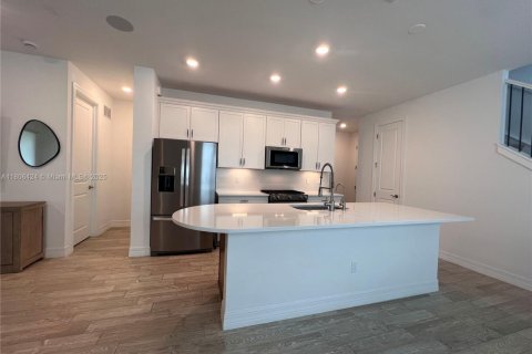 House in Oakland Park, Florida 4 bedrooms, 197.88 sq.m. № 1864808 - photo 17