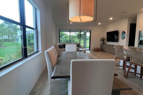 House in Oakland Park, Florida 4 bedrooms, 197.88 sq.m. № 1864808 - photo 6