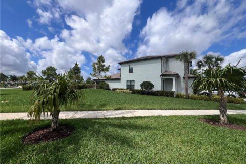House in Oakland Park, Florida 4 bedrooms, 197.88 sq.m. № 1864808 - photo 15