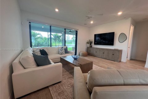 House in Oakland Park, Florida 4 bedrooms, 197.88 sq.m. № 1864808 - photo 1