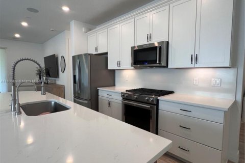House in Oakland Park, Florida 4 bedrooms, 197.88 sq.m. № 1864808 - photo 18