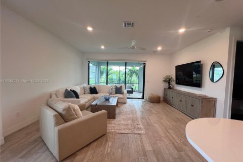 House in Oakland Park, Florida 4 bedrooms, 197.88 sq.m. № 1864808 - photo 7