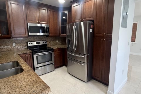 Снять в аренду виллу или дом в Майами, Флорида 2 спальни, 128.39м2, № 2066370 - фото 4