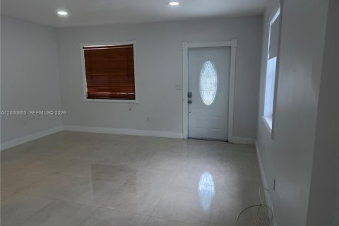 Снять в аренду виллу или дом в Майами, Флорида 2 спальни, 128.39м2, № 2066370 - фото 7