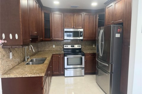 Снять в аренду виллу или дом в Майами, Флорида 2 спальни, 128.39м2, № 2066370 - фото 3