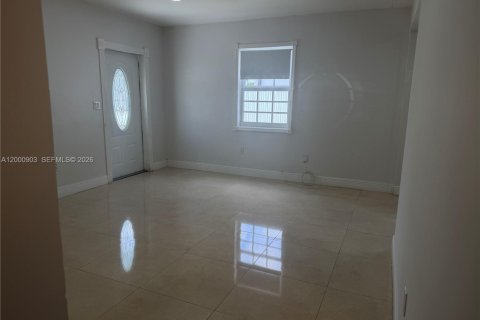 Снять в аренду виллу или дом в Майами, Флорида 2 спальни, 128.39м2, № 2066370 - фото 9