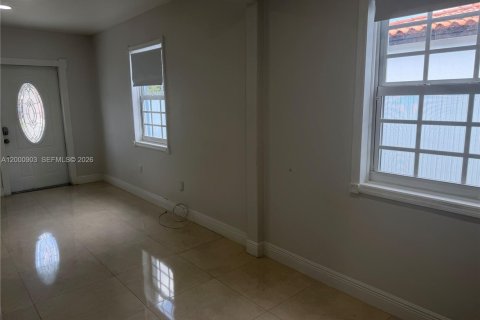 Снять в аренду виллу или дом в Майами, Флорида 2 спальни, 128.39м2, № 2066370 - фото 8