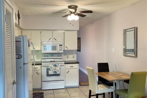 Condo in Clearwater, Florida, 2 bedrooms № 2110822 - photo 9