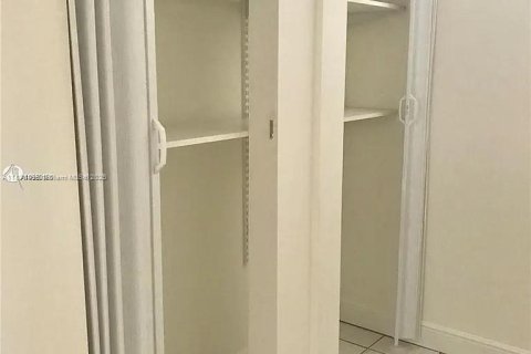 Condominio en venta en Miami Beach, Florida, 37.72 m2 № 1981041 - foto 5