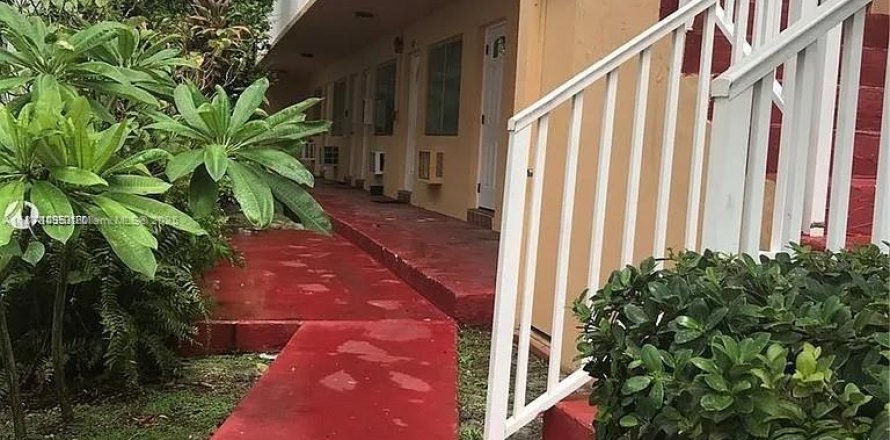 Estudio en el Condominio en Miami Beach, Florida  № 1981041