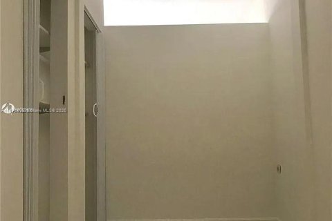 Condominio en venta en Miami Beach, Florida, 37.72 m2 № 1981041 - foto 8