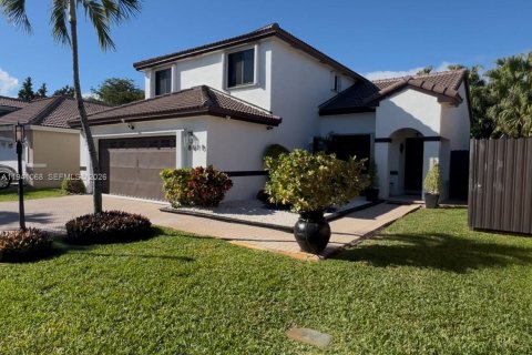 House in Miami, Florida 4 bedrooms, 199.37 sq.m. № 2152718