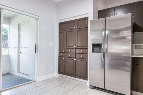 Adosado en alquiler en Weston, Florida, 2 dormitorios, 103.12 m2 № 1983126 - foto 3