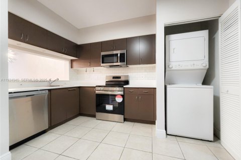 Adosado en alquiler en Weston, Florida, 2 dormitorios, 103.12 m2 № 1983126 - foto 1