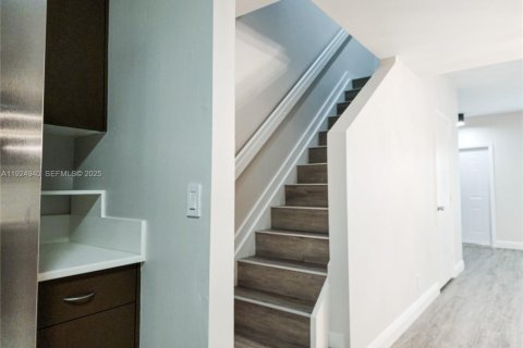 Adosado en alquiler en Weston, Florida, 2 dormitorios, 103.12 m2 № 1983126 - foto 8