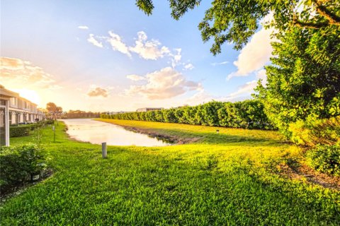 Adosado en alquiler en Weston, Florida, 2 dormitorios, 103.12 m2 № 1983126 - foto 2