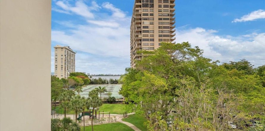 Condominio en Miami, Florida, 2 dormitorios  № 1104533