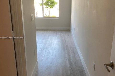 Снять в аренду кондоминиум в Майами, Флорида 3 спальни, 121.61м2, № 1992290 - фото 15