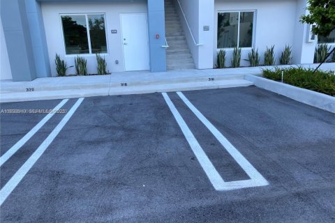 Снять в аренду кондоминиум в Майами, Флорида 3 спальни, 121.61м2, № 1992290 - фото 17