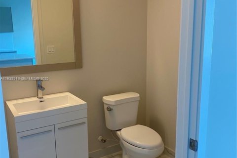 Снять в аренду кондоминиум в Майами, Флорида 3 спальни, 121.61м2, № 1992290 - фото 8