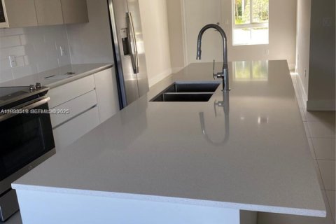 Снять в аренду кондоминиум в Майами, Флорида 3 спальни, 121.61м2, № 1992290 - фото 5