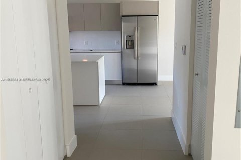 Снять в аренду кондоминиум в Майами, Флорида 3 спальни, 121.61м2, № 1992290 - фото 9