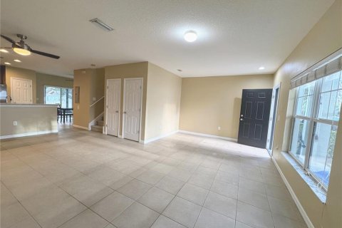 Townhouse in Pinellas Park, Florida 3 bedrooms, 149.57 sq.m. № 2394458 - photo 4