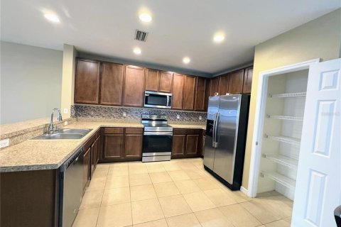 Townhouse in Pinellas Park, Florida 3 bedrooms, 149.57 sq.m. № 2394458 - photo 12