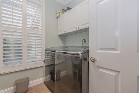 Villa ou maison à vendre à Pembroke Pines, Floride: 5 chambres, 352.29 m2 № 1996806 - photo 20