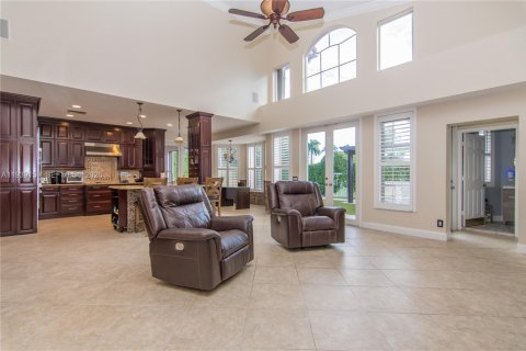 Villa ou maison à vendre à Pembroke Pines, Floride: 5 chambres, 352.29 m2 № 1996806 - photo 17