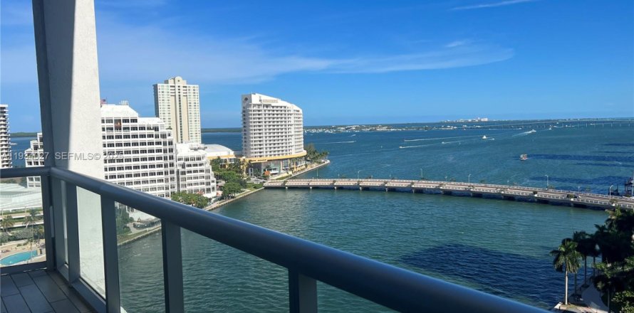 Condominio en Miami, Florida, 3 dormitorios  № 1992391