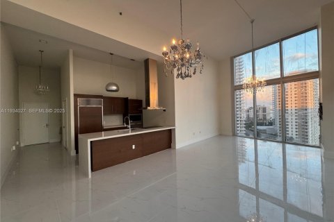 Condominio en venta en Miami, Florida, 3 dormitorios, 173.73 m2 № 1992391 - foto 11
