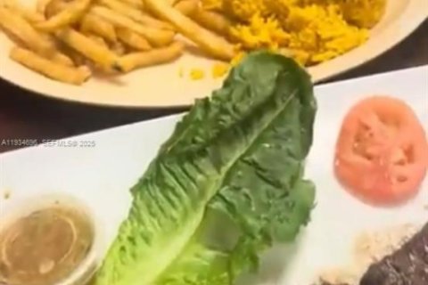 Propiedad comercial en venta en Miami Beach, Florida № 1992919 - foto 1