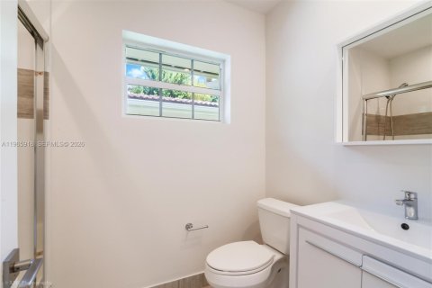 Снять в аренду виллу или дом в Бэл-Харбор, Флорида 4 спальни, 207.36м2, № 2027854 - фото 24