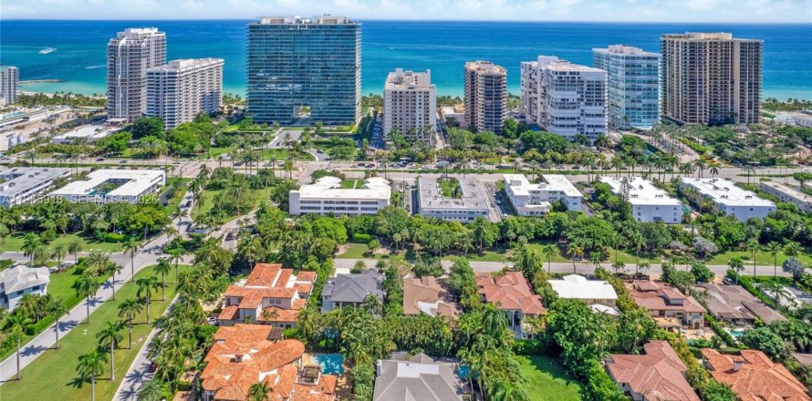 Дом в Бэл-Харбор, Флорида 4 спальни, 207.36м2 № 2027854