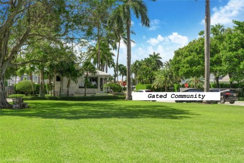 Снять в аренду виллу или дом в Бэл-Харбор, Флорида 4 спальни, 207.36м2, № 2027854 - фото 5