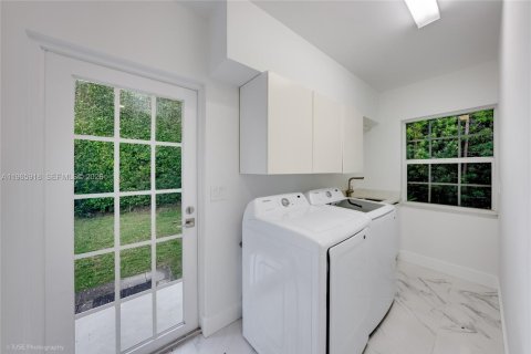 Снять в аренду виллу или дом в Бэл-Харбор, Флорида 4 спальни, 207.36м2, № 2027854 - фото 15