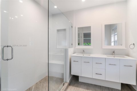 Снять в аренду виллу или дом в Бэл-Харбор, Флорида 4 спальни, 207.36м2, № 2027854 - фото 18