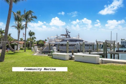 Снять в аренду виллу или дом в Бэл-Харбор, Флорида 4 спальни, 207.36м2, № 2027854 - фото 4