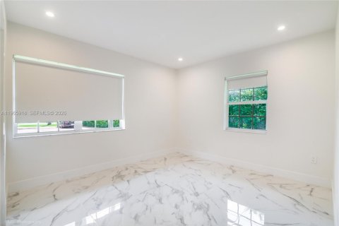 Снять в аренду виллу или дом в Бэл-Харбор, Флорида 4 спальни, 207.36м2, № 2027854 - фото 22