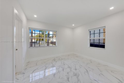 Снять в аренду виллу или дом в Бэл-Харбор, Флорида 4 спальни, 207.36м2, № 2027854 - фото 30