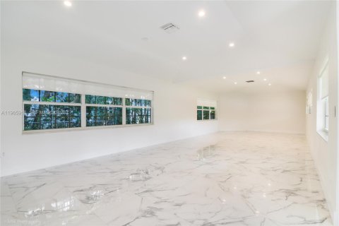 Снять в аренду виллу или дом в Бэл-Харбор, Флорида 4 спальни, 207.36м2, № 2027854 - фото 10