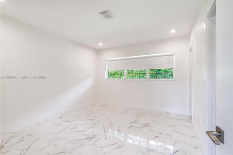 Снять в аренду виллу или дом в Бэл-Харбор, Флорида 4 спальни, 207.36м2, № 2027854 - фото 17